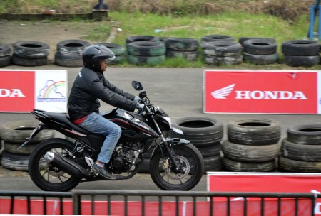 Test Drive Honda CB150R