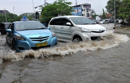 Toyota Tangguh Tak Gentar Hadapi Banjir