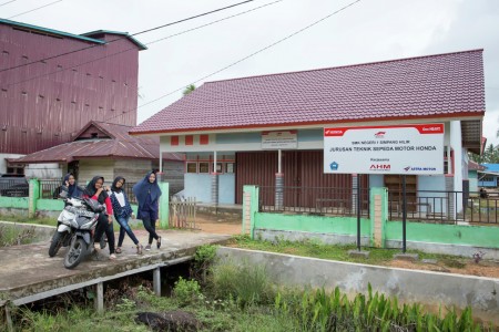 CSR Astra di SMK Negeri 1 Simpang Hilir, Kabupaten Kayong Utara,