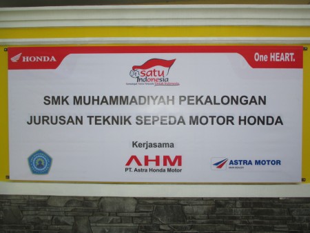 Branding SMK Jurusan TSM sebagai Sekolah Binaan Astra Honda Moto