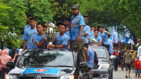 Antar Jawara Angkat Piala
