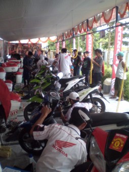 SERVICE GRATIS 100 UNIT MOTOR DI HALAMAN SMK GARUDAYA BONTONOMPO