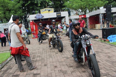 Sejumlah anggota komunitas motor Kota Medan meramaikan perhelata