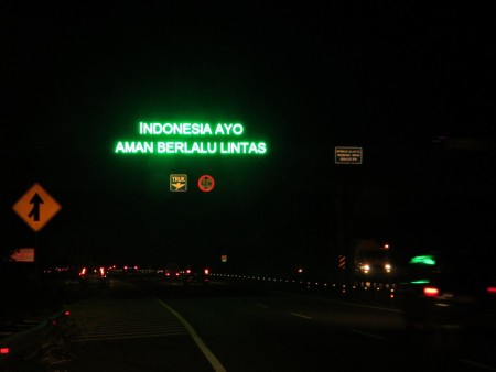 Variable Message Sign (VMS) Pada Jalan Tol Tangerang-Merak