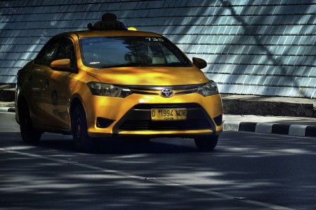 Taksi Kuning Toyota