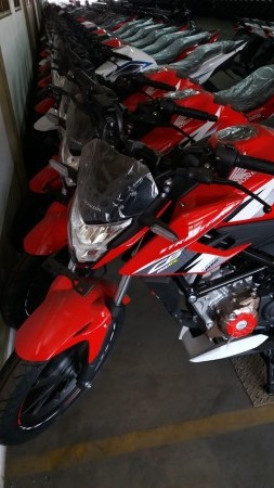 Cb150r streetfire speciap edition racing red