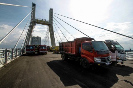 Uji Kekuatan Jembatan Dengan Toyota dan Isuzu