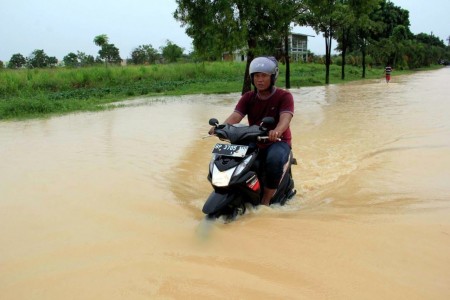 Banjir Ya Pakai Honda Beat