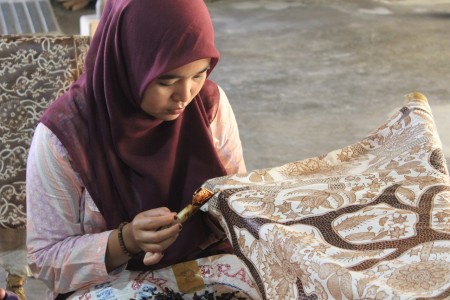 Melestarikan Batik Trusmi Cirebon