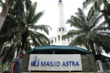 Menuju Masjid Astra