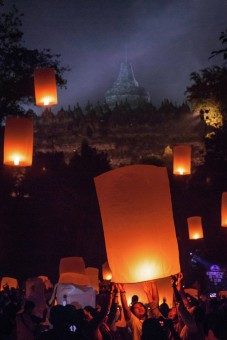 Melepas Lampion di Borobudur