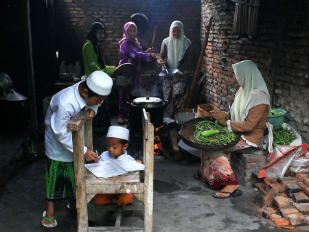 Memasak di Dapur Tradisional