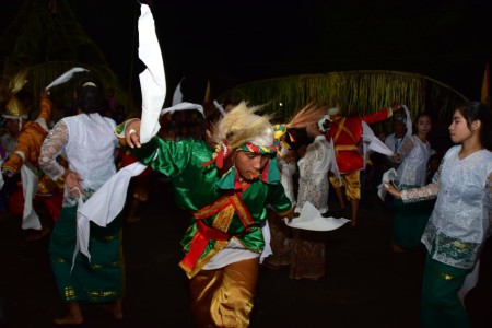 Tarian di Acara Adat Buka Kampung