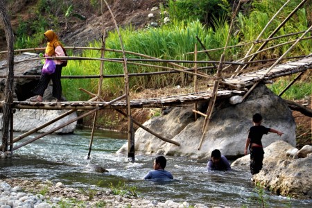 Sang penghubung