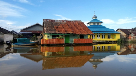 Rumah Terapung Sungai Sambas