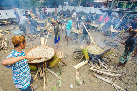 Gotong royong Masyarakat adat Bonokeling