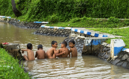 BERMAIN DI KALI