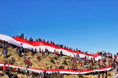 Di Puncak Gunung Bawakaraeng