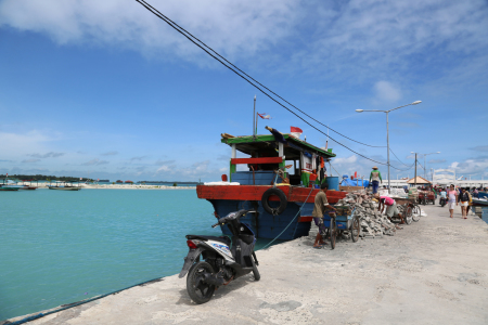 Bongkar barang di dermaga  pulau Harapan Kepulauan Seribu