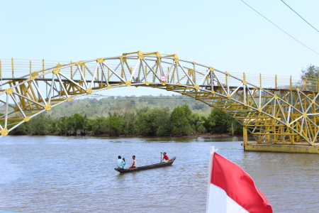 Jembatan Apung Kampung Laut