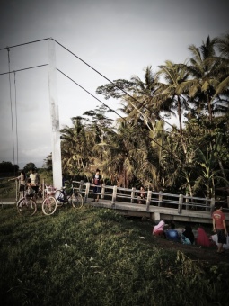 Berkumpul di Jembatan