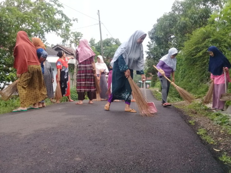 Kerja Bakti Ibu ibu