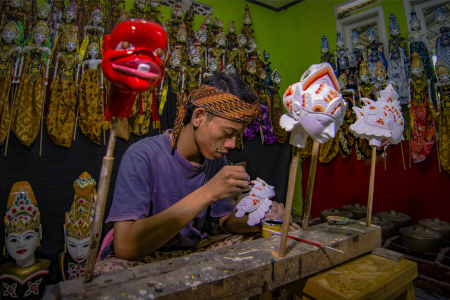 Mewarnai Wayang Golek