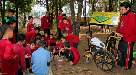 Belajar Membuat Mainan dari Bambu