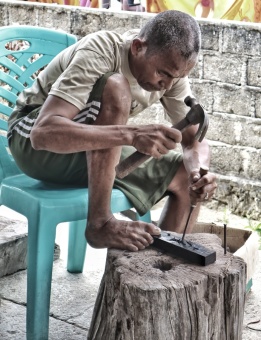 Pengrajin Patung Tumbur