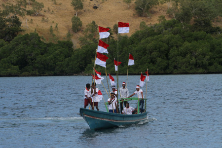 Pengibaran 1000 Bendera Merah Putih di Pulau Terluar