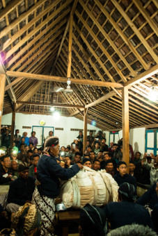 Ritual Pembukaan Kain Kafan Pusaka Cupu Panjala di Desa Giri Sekar Gunung Kidul