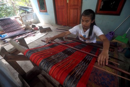 Ulos Pulau Sibandang Terancam Punah