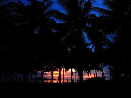 Suasana pagi dipesisir pantai teluk aru