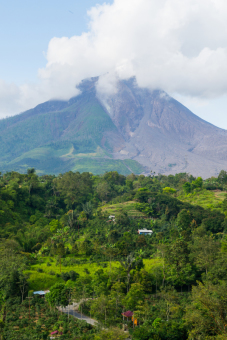 Dibawah Kaki Sinabung