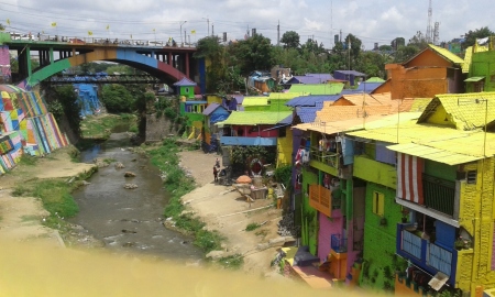 Kampung berwarna di tengah Kota