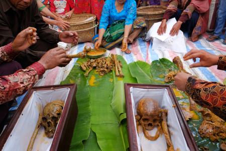 Mangukkal Holi(Respek pada leluhur)