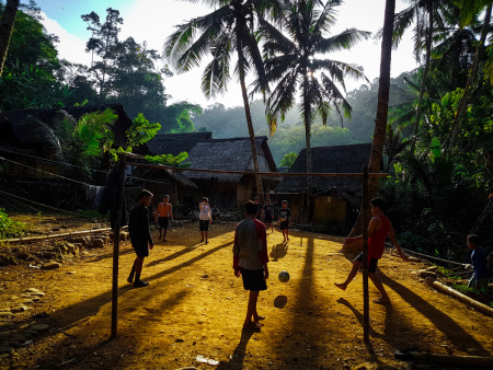 Sepak bola antar kampung