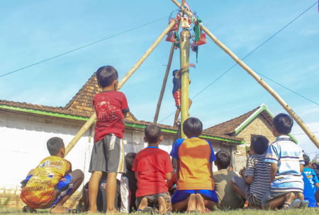 Panjat Pohon Pisang