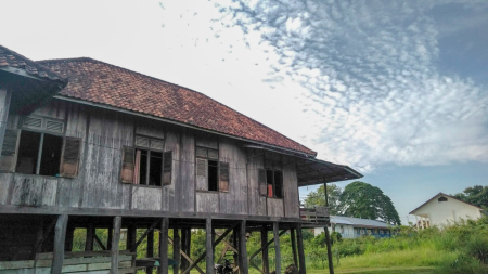 Rumah Panggung di Seberang, Jambi