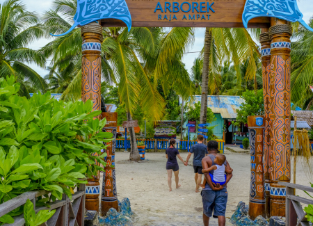 Gerbang Kampung Wisata Arborek Raja Ampat