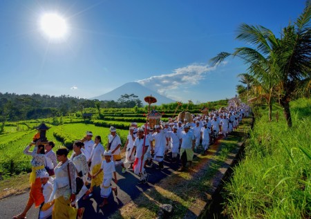 Menyucikan dewa dewi