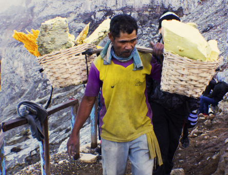 Penambang  Kawah Ijen