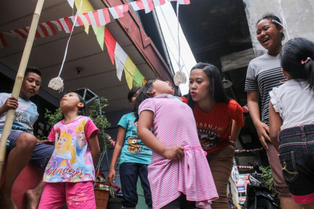 Semangat Lomba Makan Kerupuk