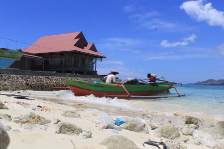 Nelayan Kecil di Pulau Talaga Kecil