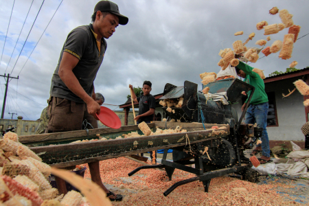 Mekanisasi dan gotong ro didalam Pertanian mempercepat Proses Produksi