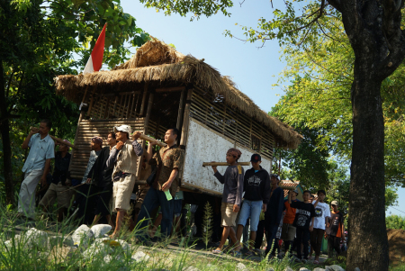 Hari Gotong Tanah