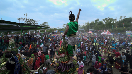 Festival Gunungan Desa Cluntang
