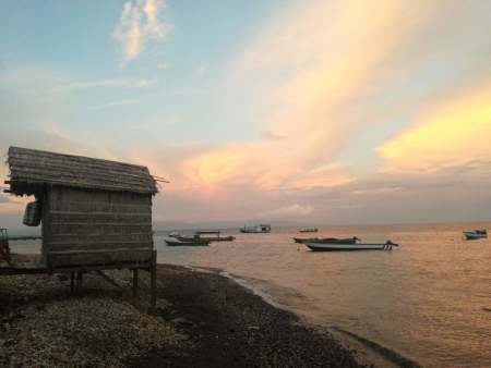 Senja di Pulau Hiri