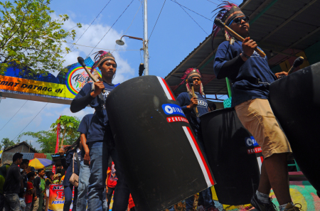 Kemeriaan Di Kampung Ragam Warna