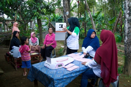 Kegiatan pos bindu dan posyandu desa tanon